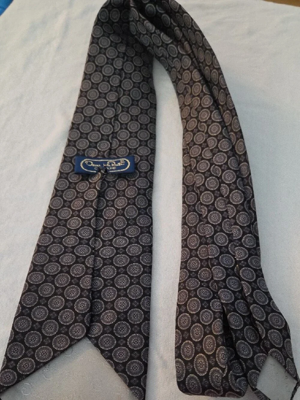 Oscar de la Renta Black Silk Tie with Gray Medallion Circles